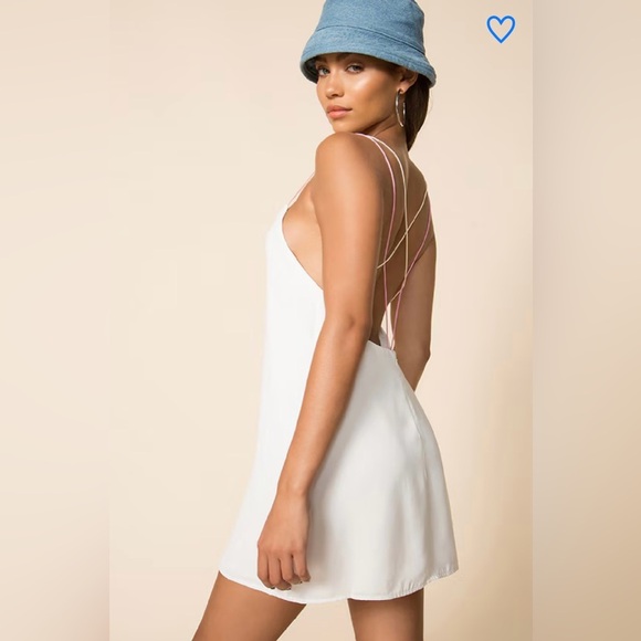 Dresses & Skirts - SUPERDOWN Breanna V-Neck Strappy Shift Mini Dress White Size Small